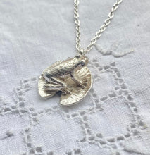 Load image into Gallery viewer, Frog and Lilypad necklace
