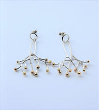 Load image into Gallery viewer, Cow Parsley earrings