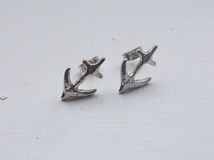 Anchor stud earrings