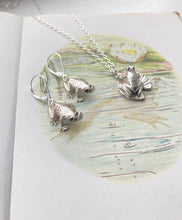 Load image into Gallery viewer, Frog earrings