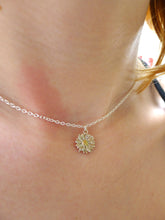 Load image into Gallery viewer, Daisy necklace