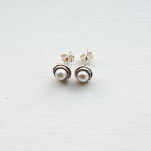 Load image into Gallery viewer, Oyster Shell Earrings