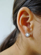Load image into Gallery viewer, Oyster Shell Earrings